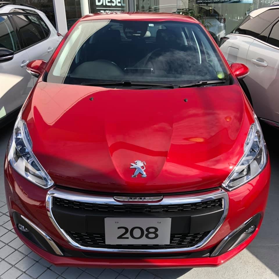 ☆PEUGEOT 208 SIGNATURE 特別仕様のご紹介☆