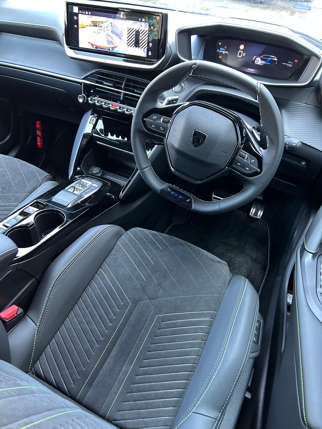 ✨NEW PEUGEOT 2008 HYBRIDデビュー✨