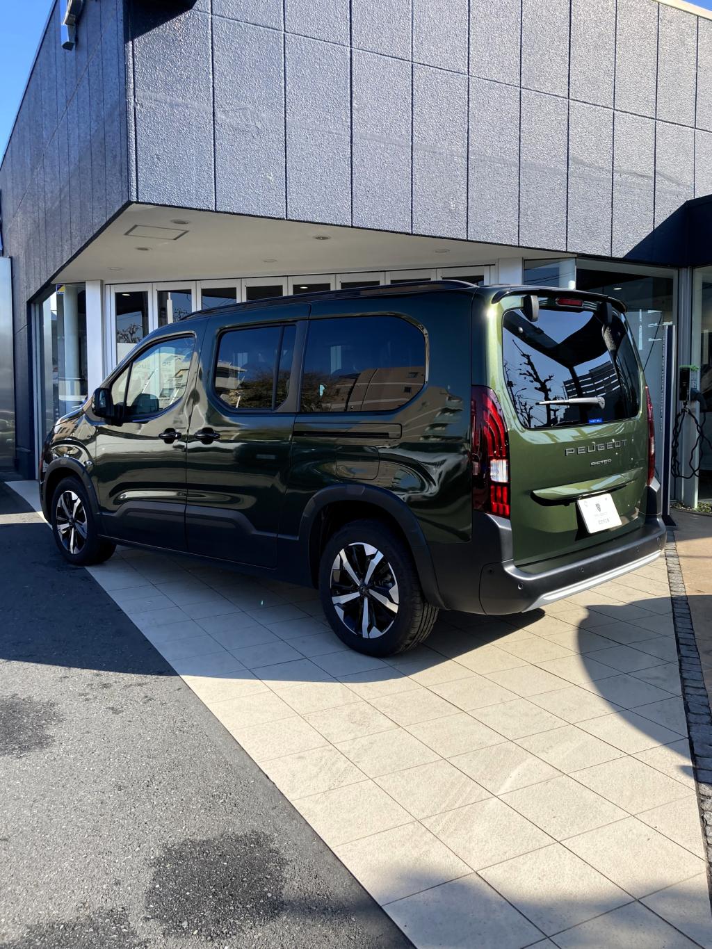 プジョーリフターの2025年モデルが早くも認定中古車として登場！