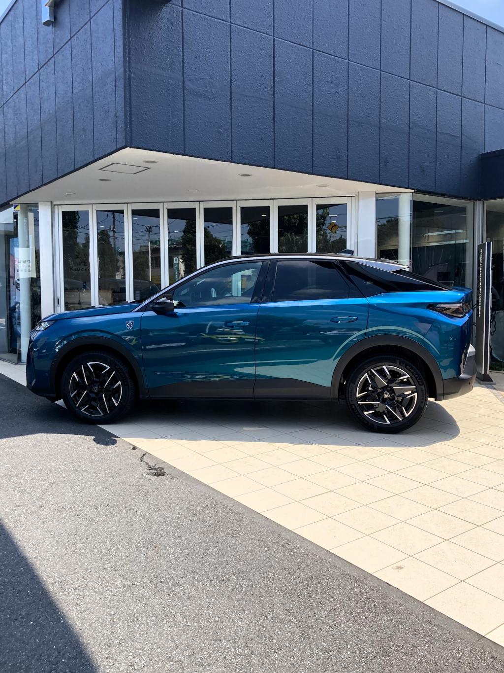 NEW PEUGEOT 3008：未来をまとう、革新的なデザイン✨