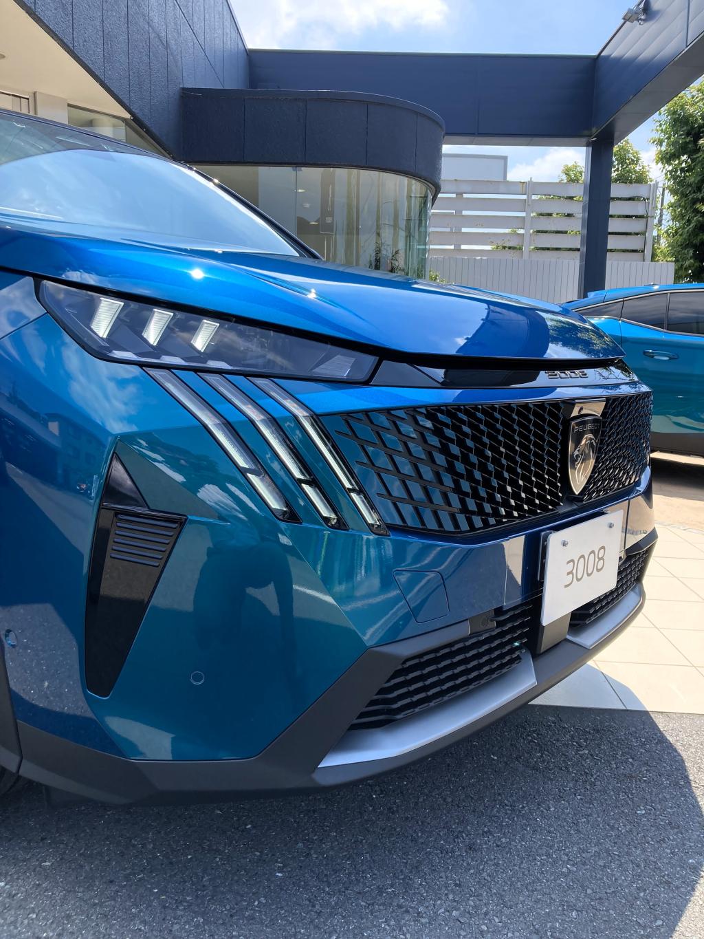 NEW PEUGEOT 3008：未来をまとう、革新的なデザイン✨