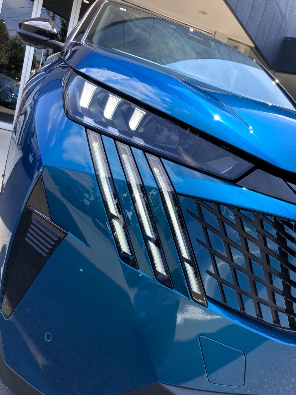 NEW PEUGEOT 3008：未来をまとう、革新的なデザイン✨