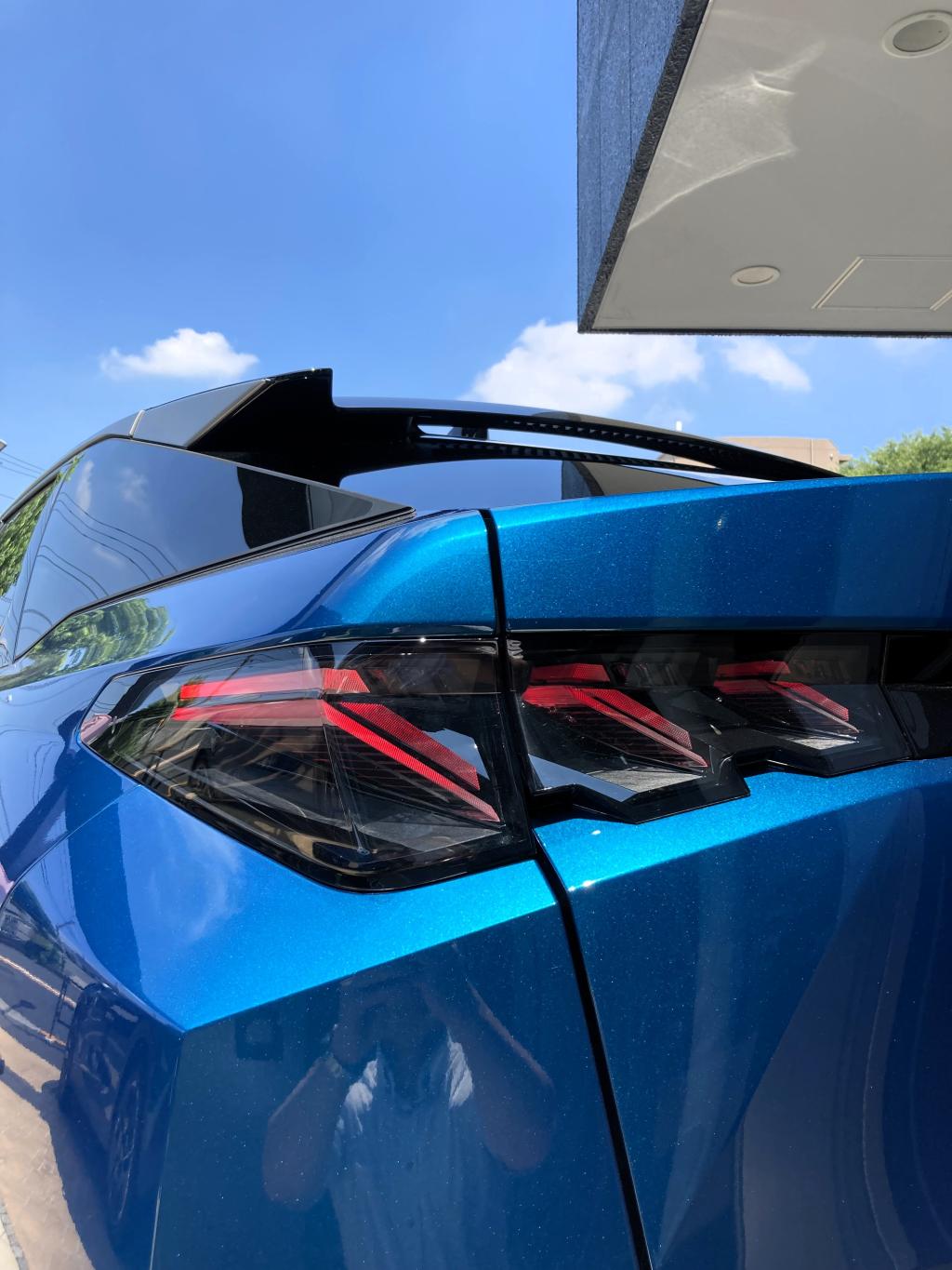 NEW PEUGEOT 3008：未来をまとう、革新的なデザイン✨