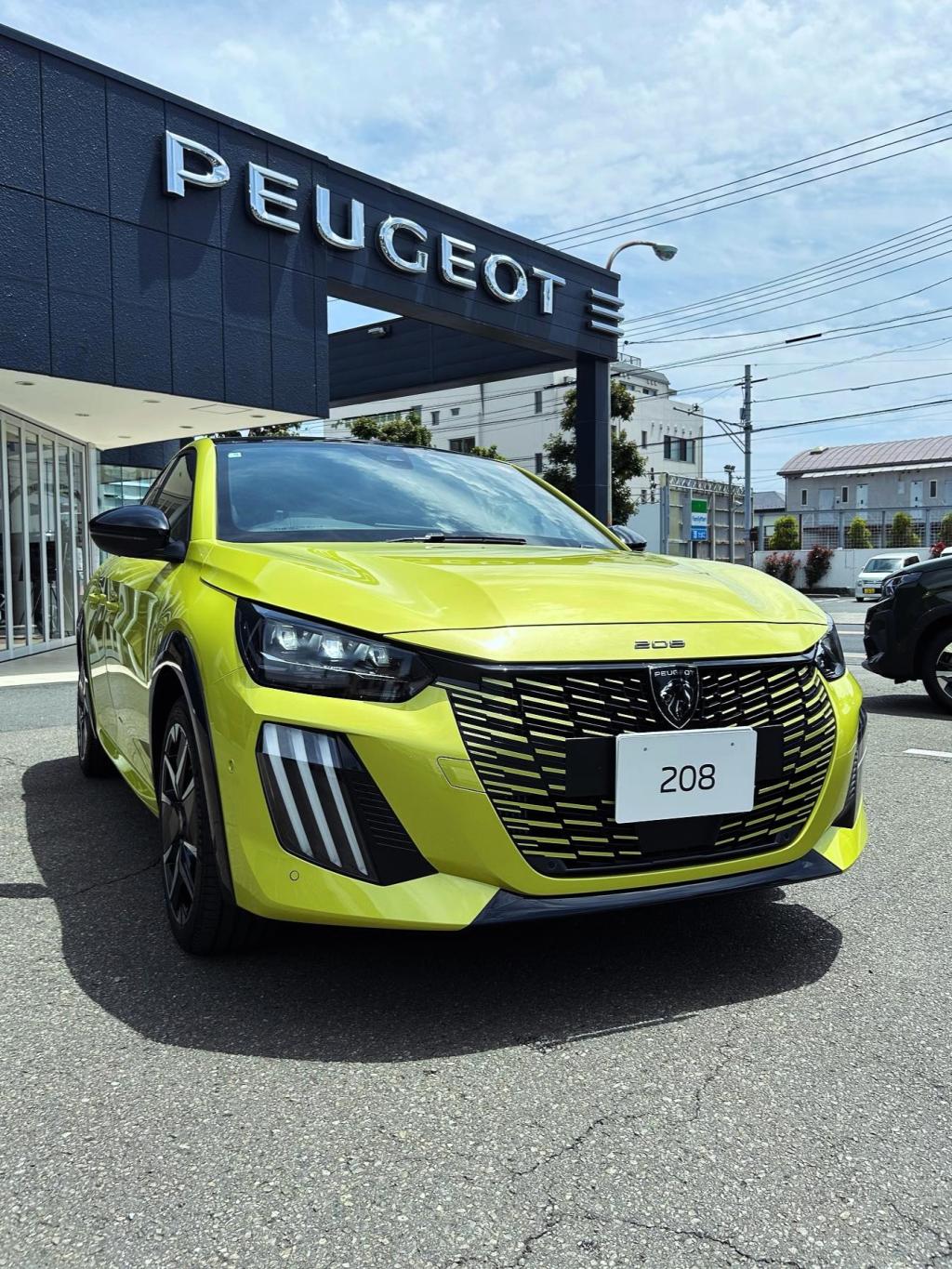 ✨NEW PEUGEOT 208 HYBRID デビュー✨