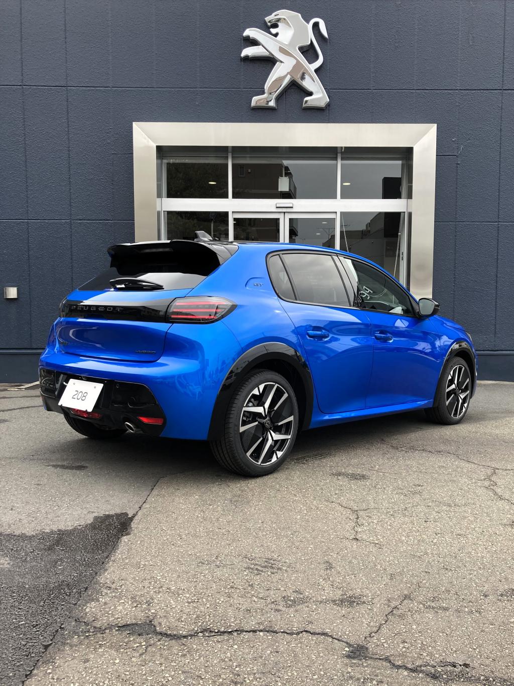 ✨NEW PEUGEOT 208 HYBRID デビュー✨
